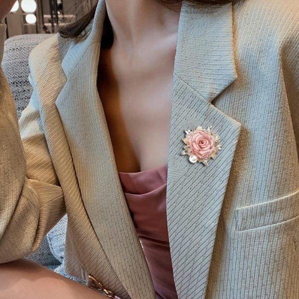 61-6B8JCYiL._AC Elegant Rose Flower Brooch Pin for Women Men Wedding Party Gentleman's Essentials Handmade Crystal Pearl Fabric Flower Lapel Pin Dress Suit Accessories Boutonniere Ideas Gift Valentine's Day