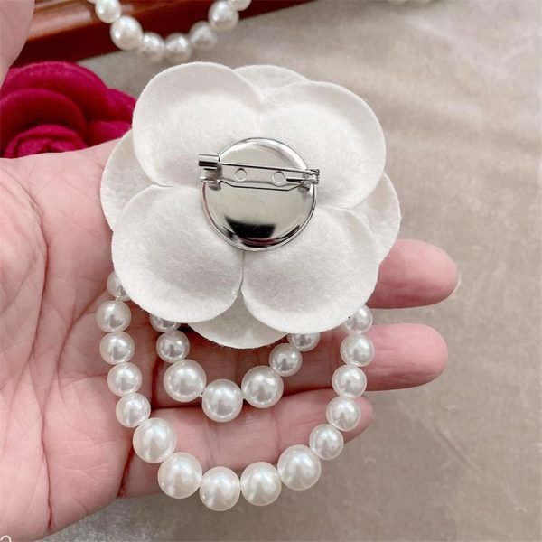Fabric Camellia Flower Brooch Pins Pearl Tassel Corsage Jewelry Brooches for Women Shirt Collar Clothing Accessories Party Wedding Gifts