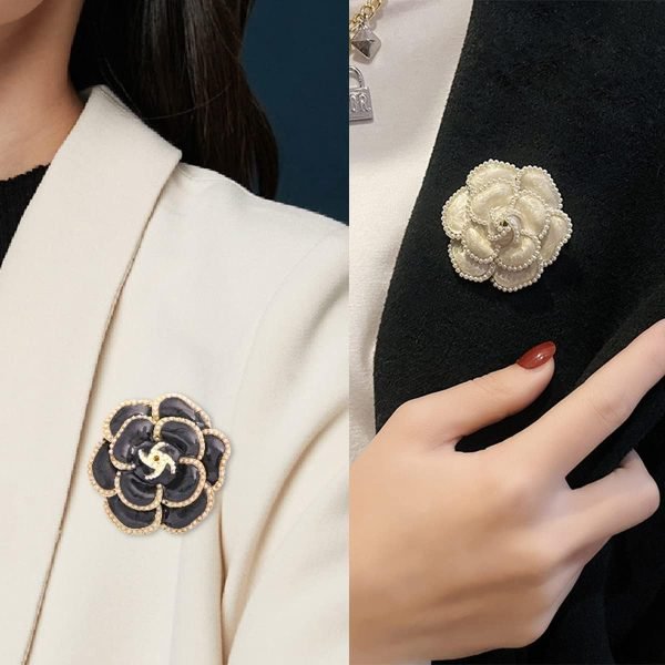61hDPKNsV_L._AC_SL1200 2 Pieces Flower Brooch Pin Petal Elegant Exquisite Art Brooch for Women Wedding Banquet Party Brooch Simple Pin